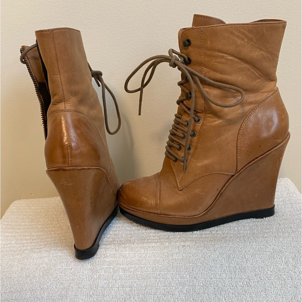 Vince Camuto Suni Light Brown Leather Ultra High Wedge Heel Ankle size 7B